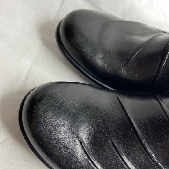 Clarks Genette 9 wide black leather shoes with 2” heel like new - Picture 2 of 12